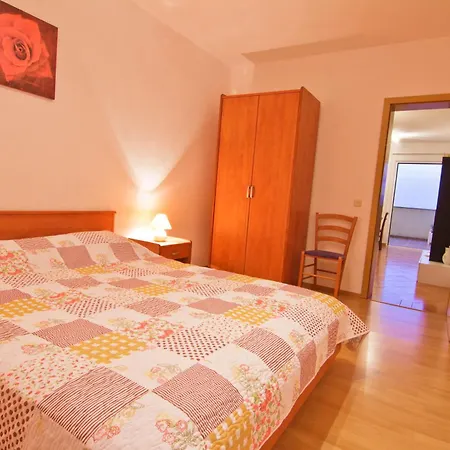 Katina Apartment *