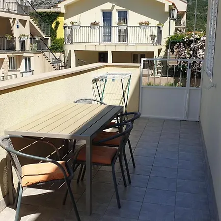 Katina Apartment *